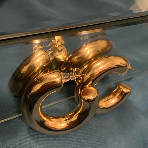 *BRAND NEW* “8 Other Reasons” 1.5” Thick Hoop Earrings - Picture 2 of 4